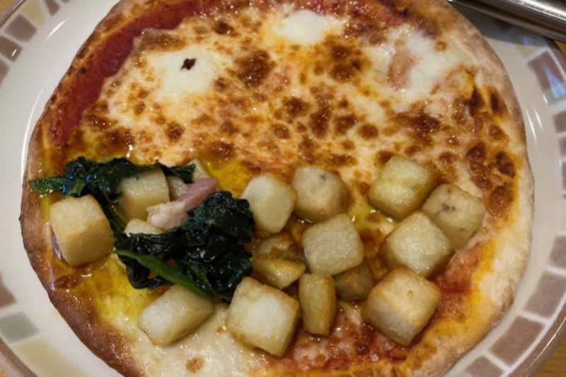 ポテトカルツォーネ(折りたたみマルゲリータピザ)